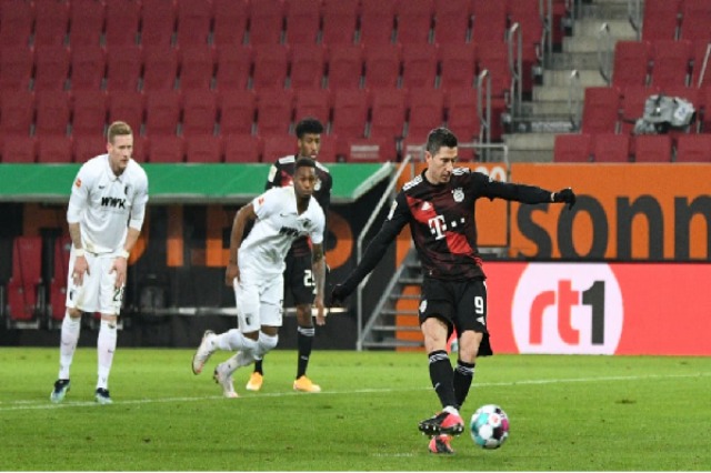 Bayern “fluturon”, Leipzig e ndjek